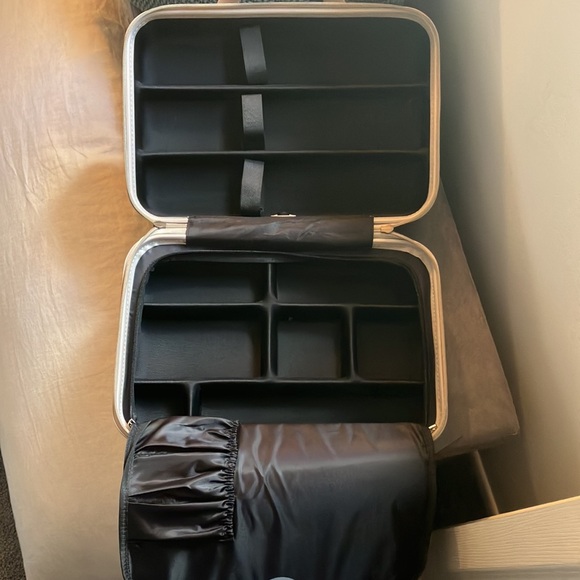 Great Holiday gift! Calista hair tools/ make-up storage case Gray NWT - Picture 2 of 8